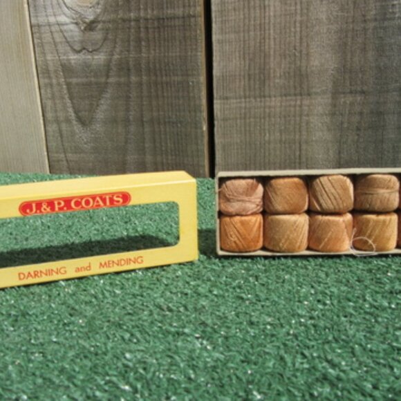 Vintage J. & P. Coats Darning & Mending Thread Ten 25 Yard Balls A 227-N Tan JP - Picture 3 of 3